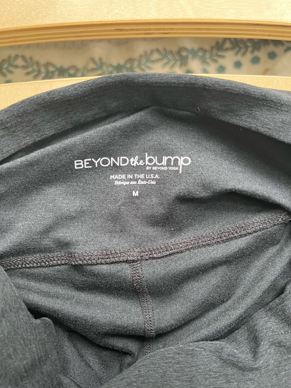 Beyond the Bump Black Spacedye Maternity Leggings with Pockets size medium - Picture 4 of 5